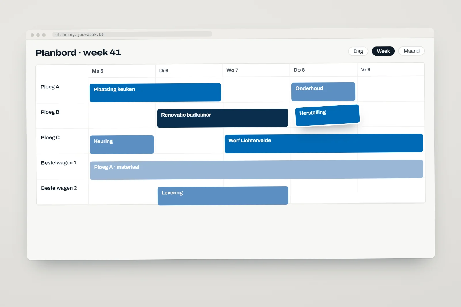 Planningssoftware op maat: planbord met ploegen en voertuigen per week op een laptop